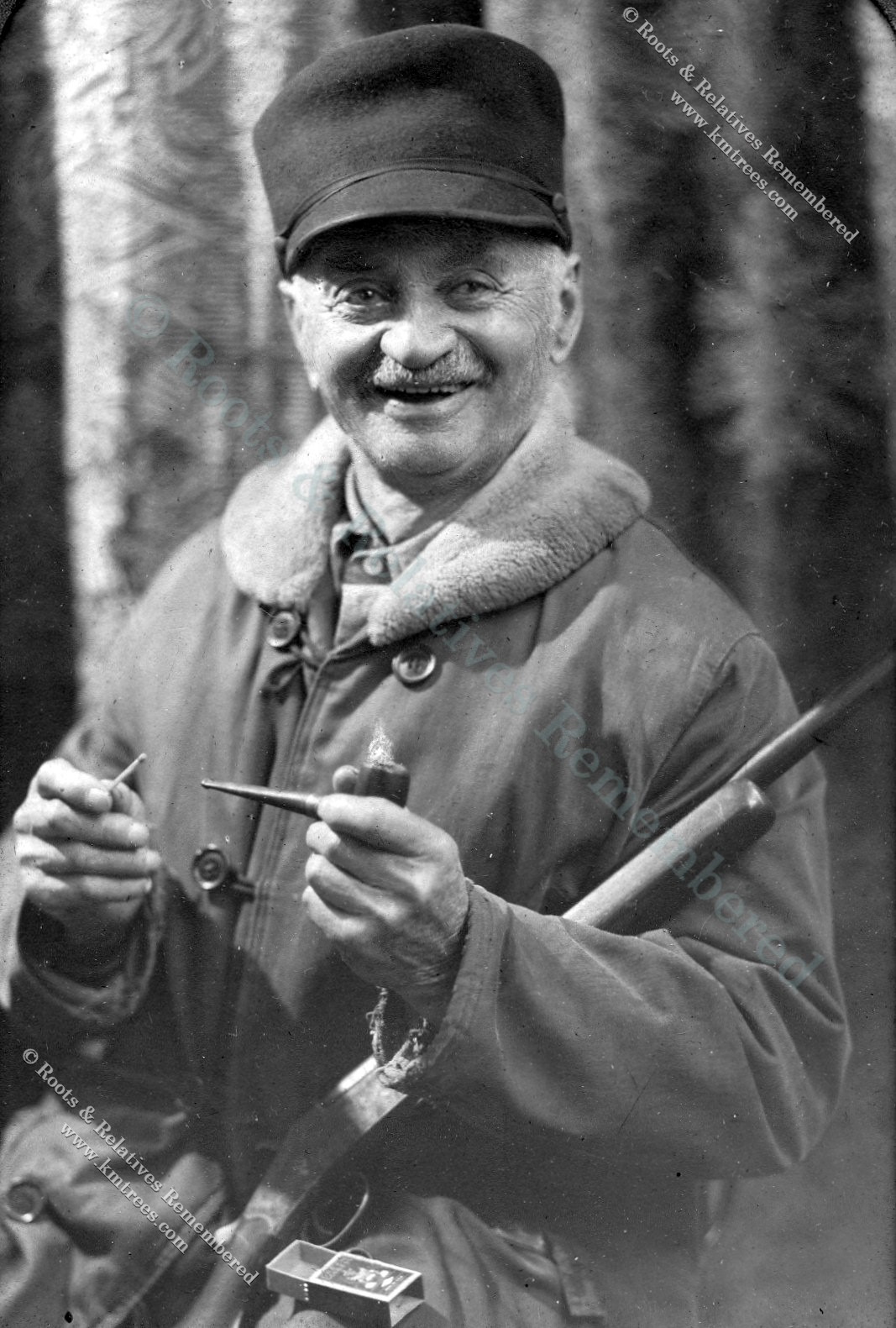 Anton Hillesheim, hunter pose Anton Hillesheim, hunter pose